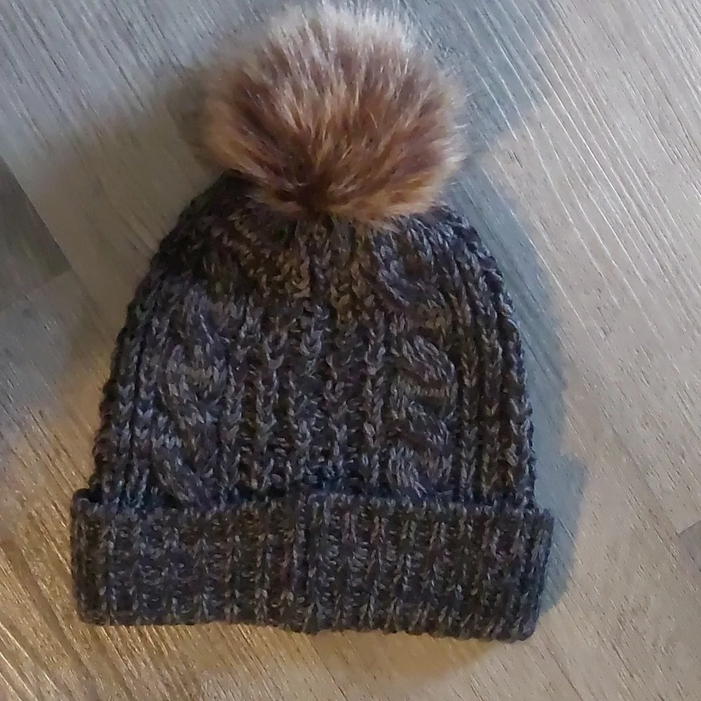 Raiders Football Cable Knit Pom Beanie hat Black Gray ONE size